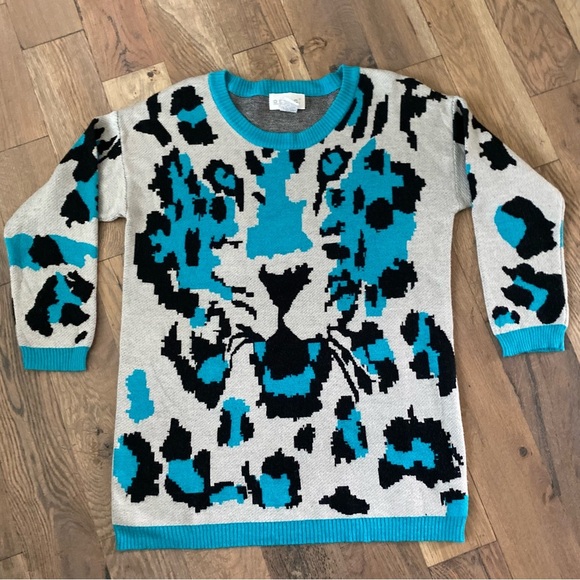 geric Sweaters - Woman’s Animal Print Sweater Size Medium